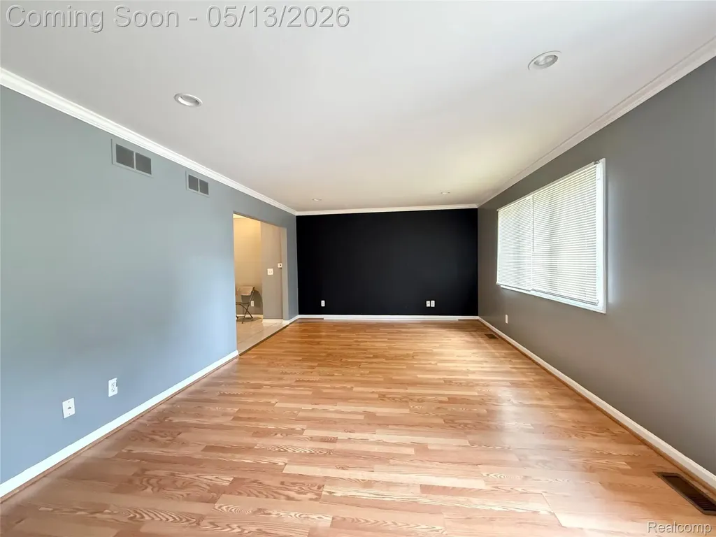 8334 Mckinley Center Line City MI 48015