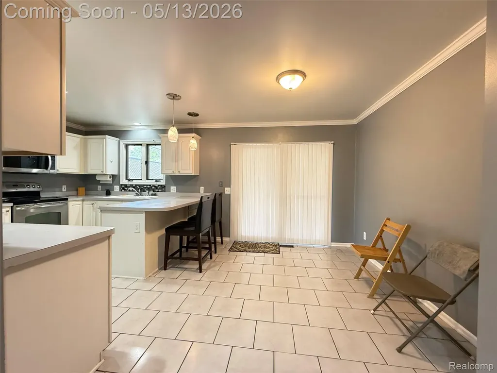 8334 Mckinley Center Line City MI 48015