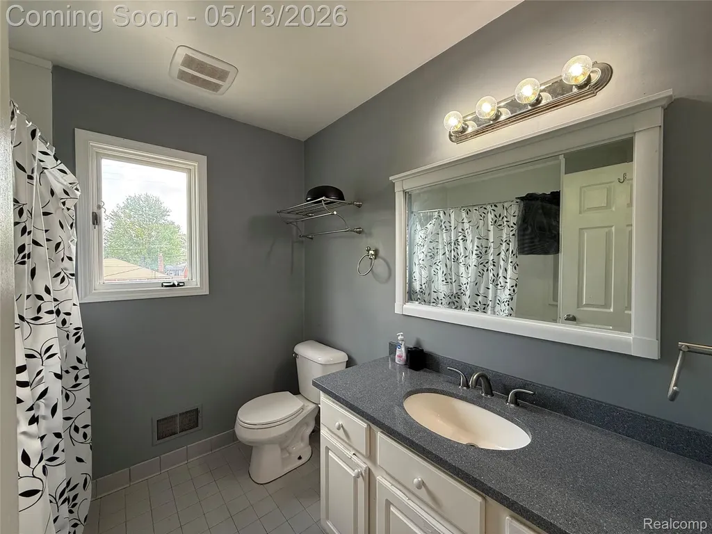 8334 Mckinley Center Line City MI 48015
