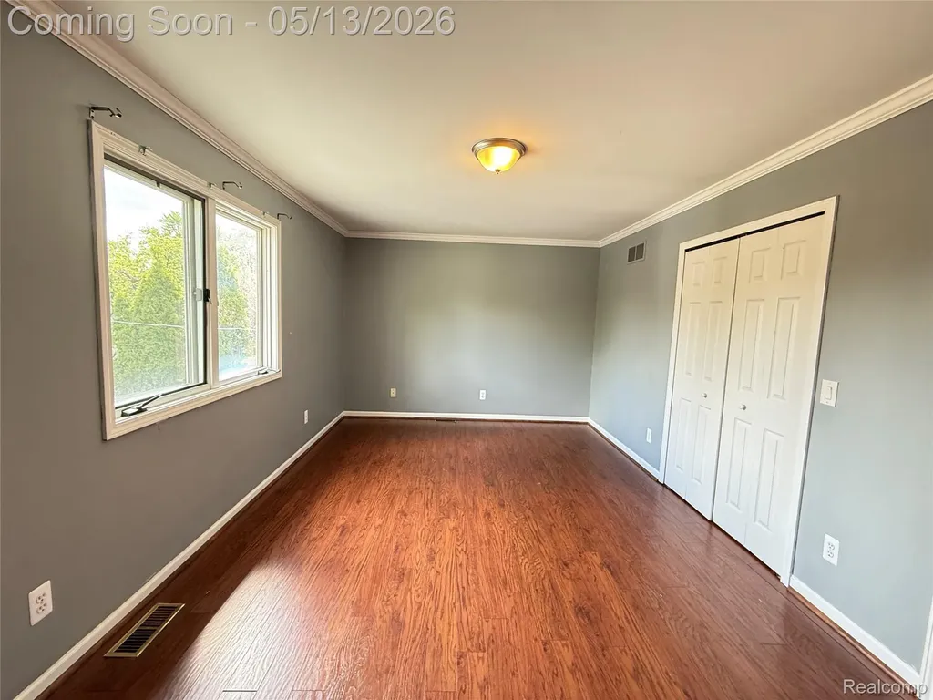 8334 Mckinley Center Line City MI 48015