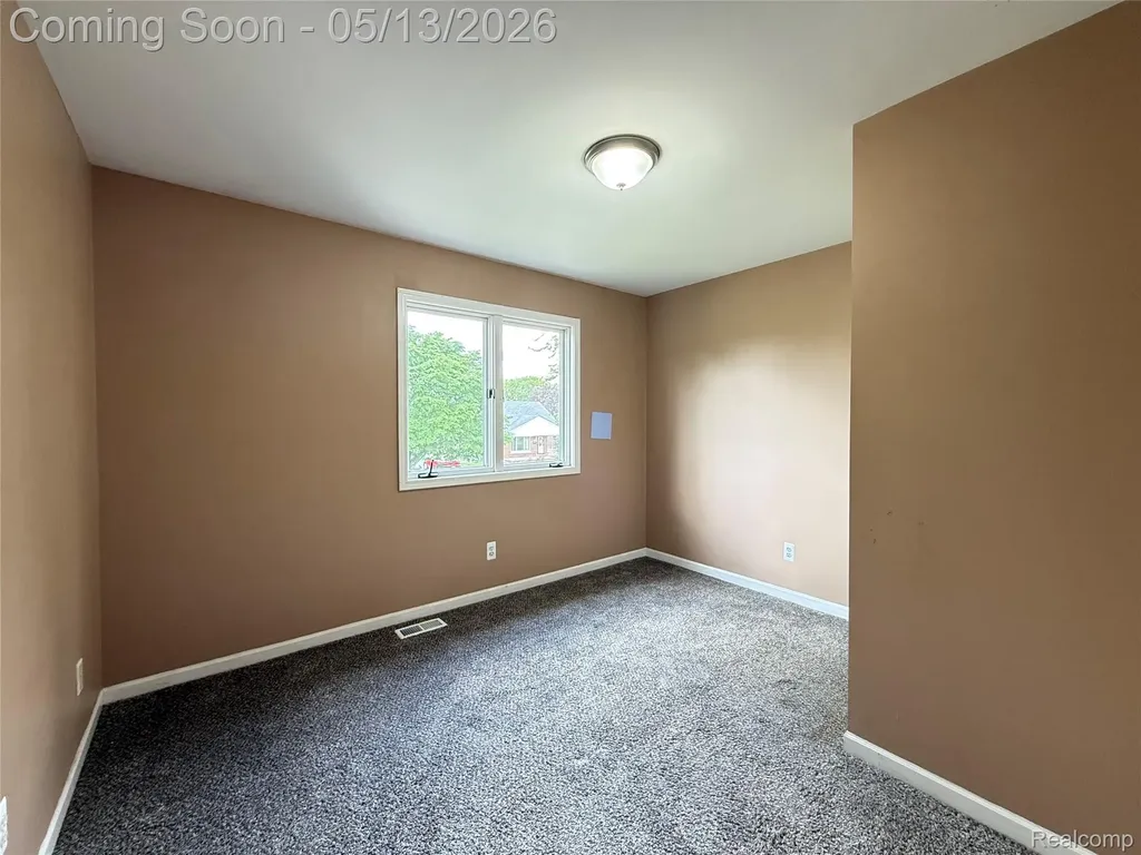8334 Mckinley Center Line City MI 48015