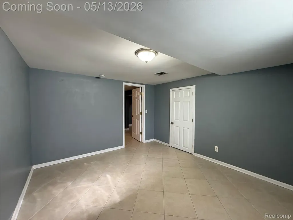 8334 Mckinley Center Line City MI 48015