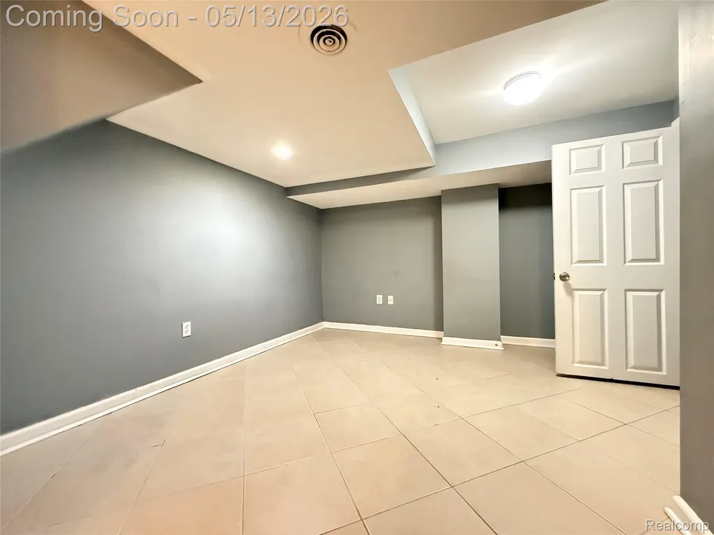 8334 Mckinley Center Line City MI 48015