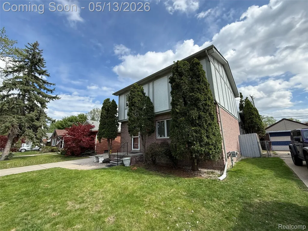 8334 Mckinley Center Line City MI 48015