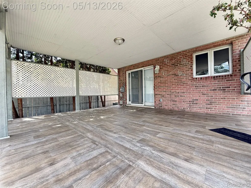 8334 Mckinley Center Line City MI 48015