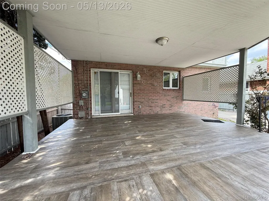8334 Mckinley Center Line City MI 48015