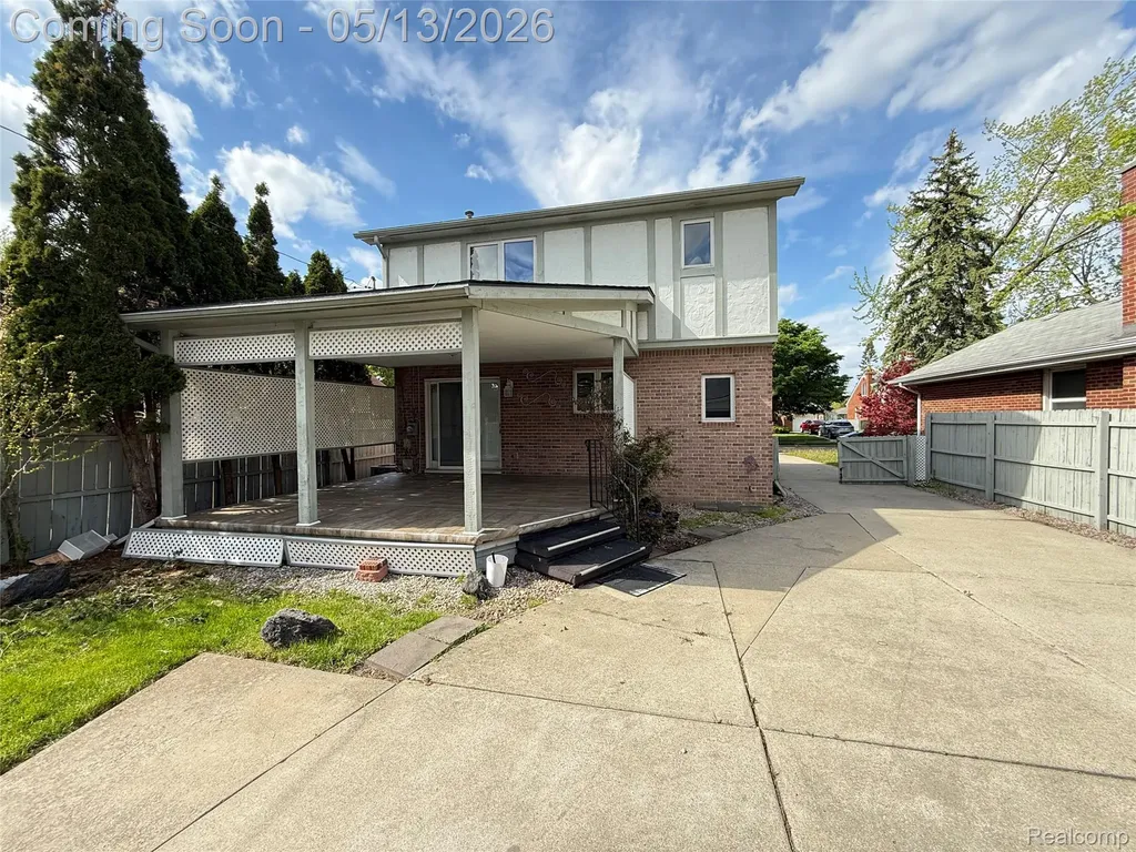 8334 Mckinley Center Line City MI 48015