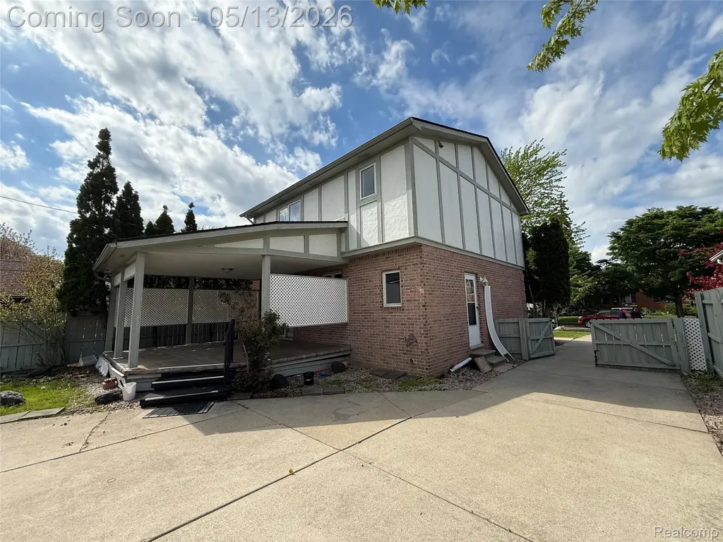 8334 Mckinley Center Line City MI 48015