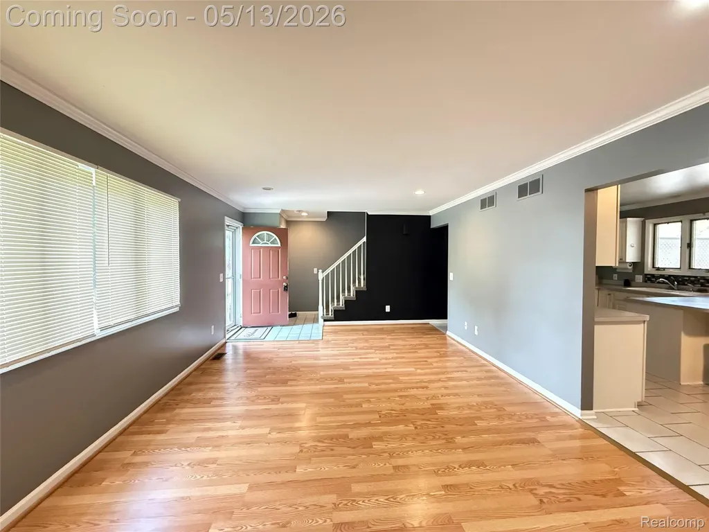 8334 Mckinley Center Line City MI 48015
