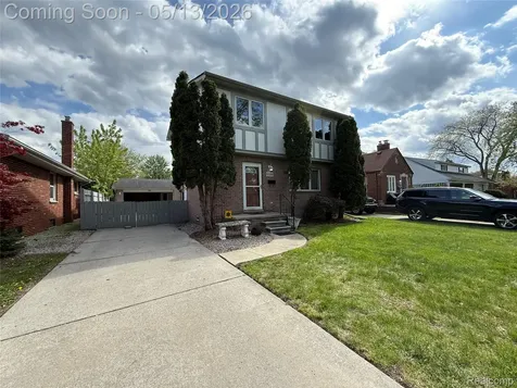 8334 Mckinley Center Line City MI 48015