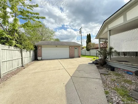 8334 Mckinley Center Line City MI 48015