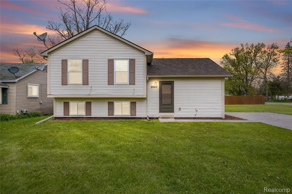 2660 Pontiac Lake Road Waterford Charter Township MI 48328