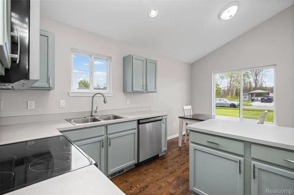 2660 Pontiac Lake Road Waterford Charter Township MI 48328