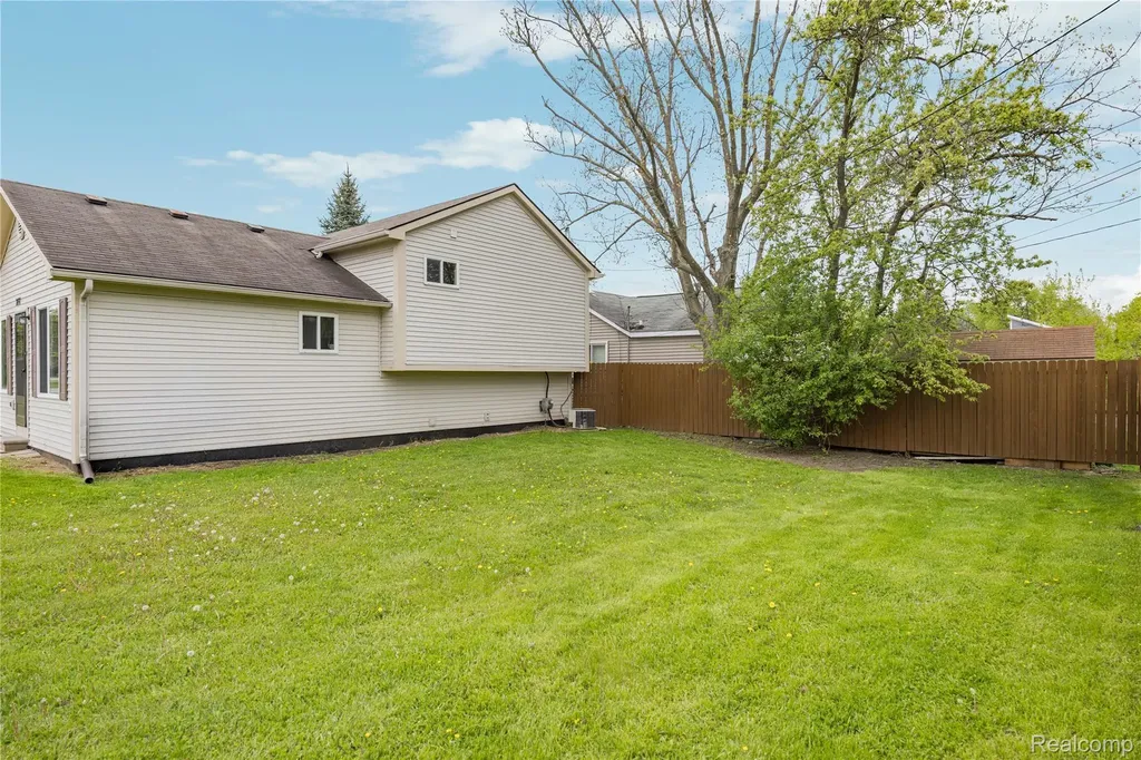 2660 Pontiac Lake Road Waterford Charter Township MI 48328