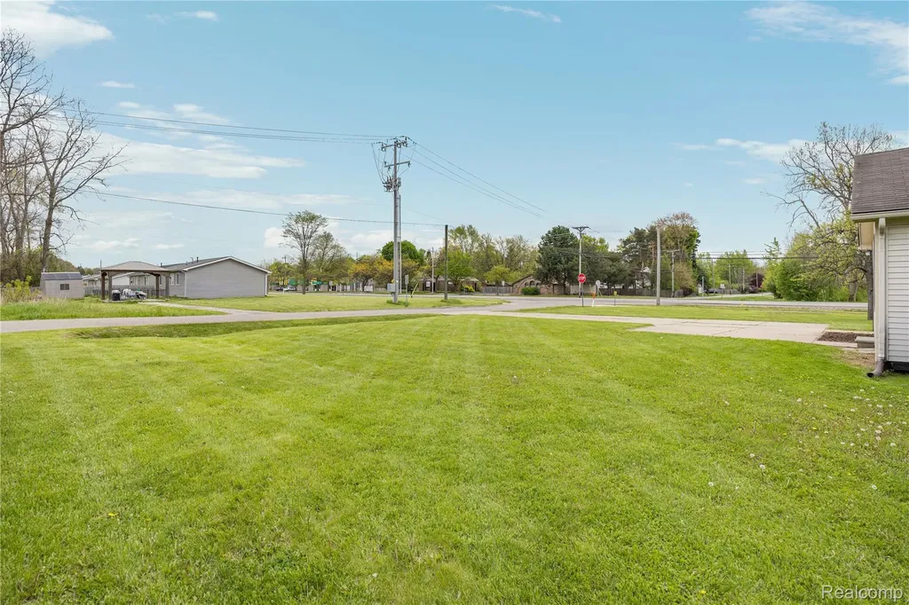 2660 Pontiac Lake Road Waterford Charter Township MI 48328