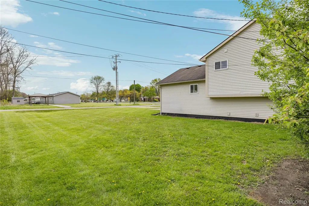 2660 Pontiac Lake Road Waterford Charter Township MI 48328