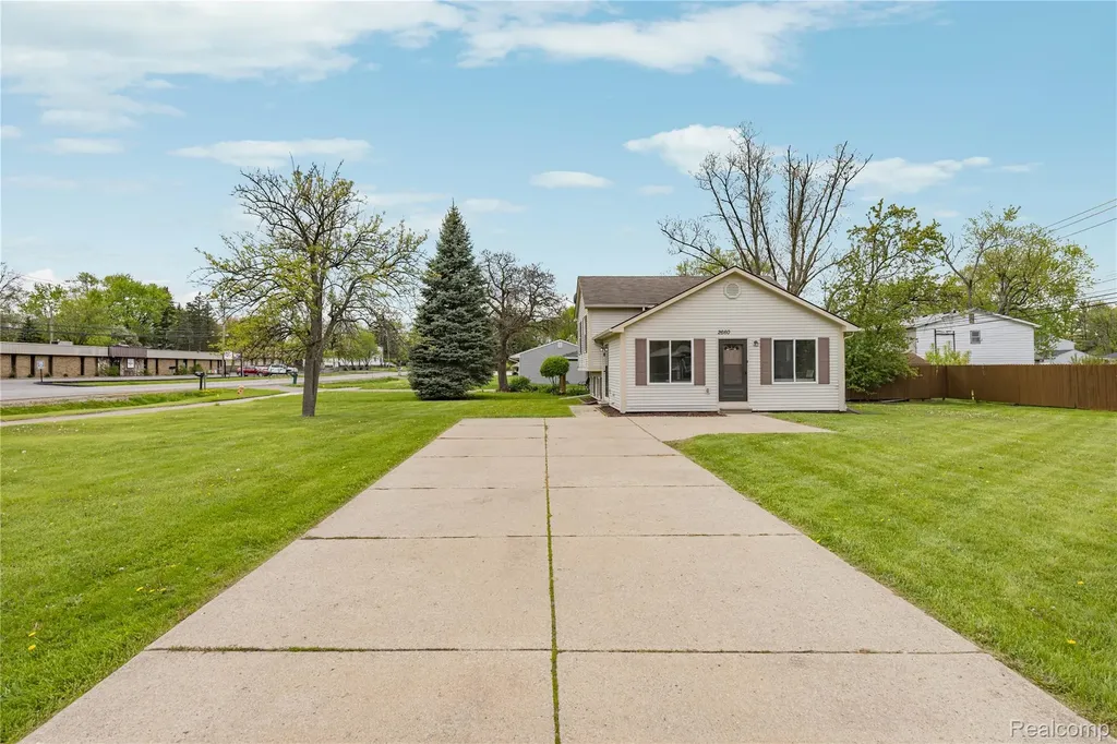 2660 Pontiac Lake Road Waterford Charter Township MI 48328