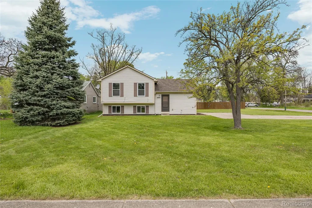 2660 Pontiac Lake Road Waterford Charter Township MI 48328