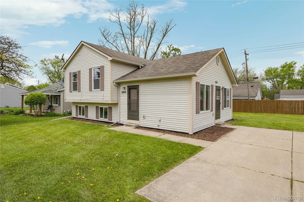2660 Pontiac Lake Road Waterford Charter Township MI 48328