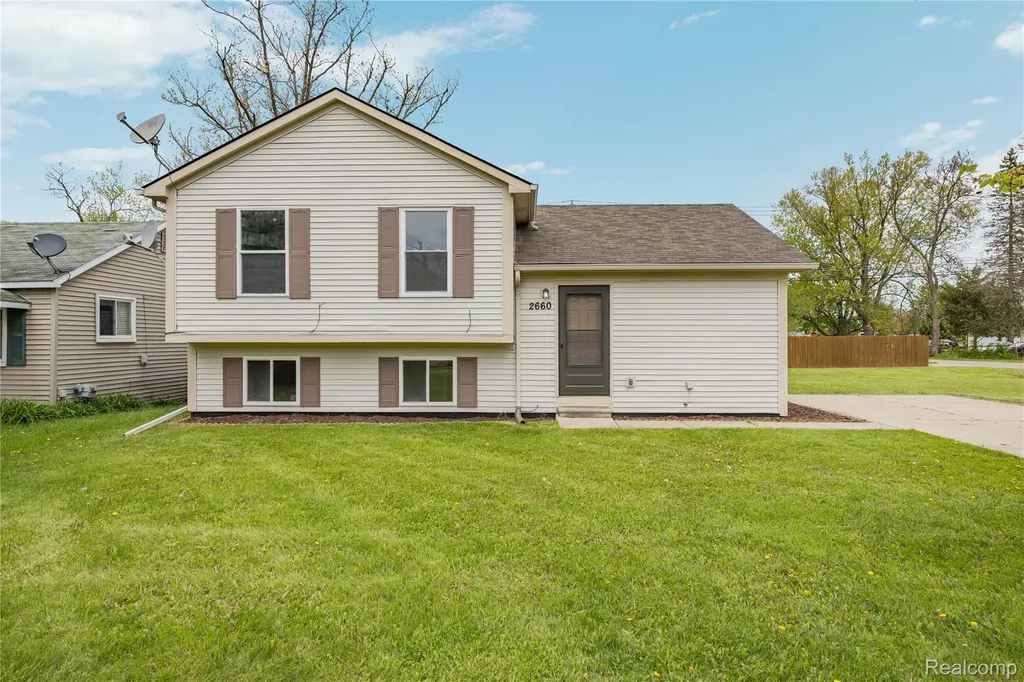 2660 Pontiac Lake Road Waterford Charter Township MI 48328