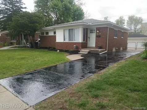 8865 Kenberton Drive Oak Park City MI 48237