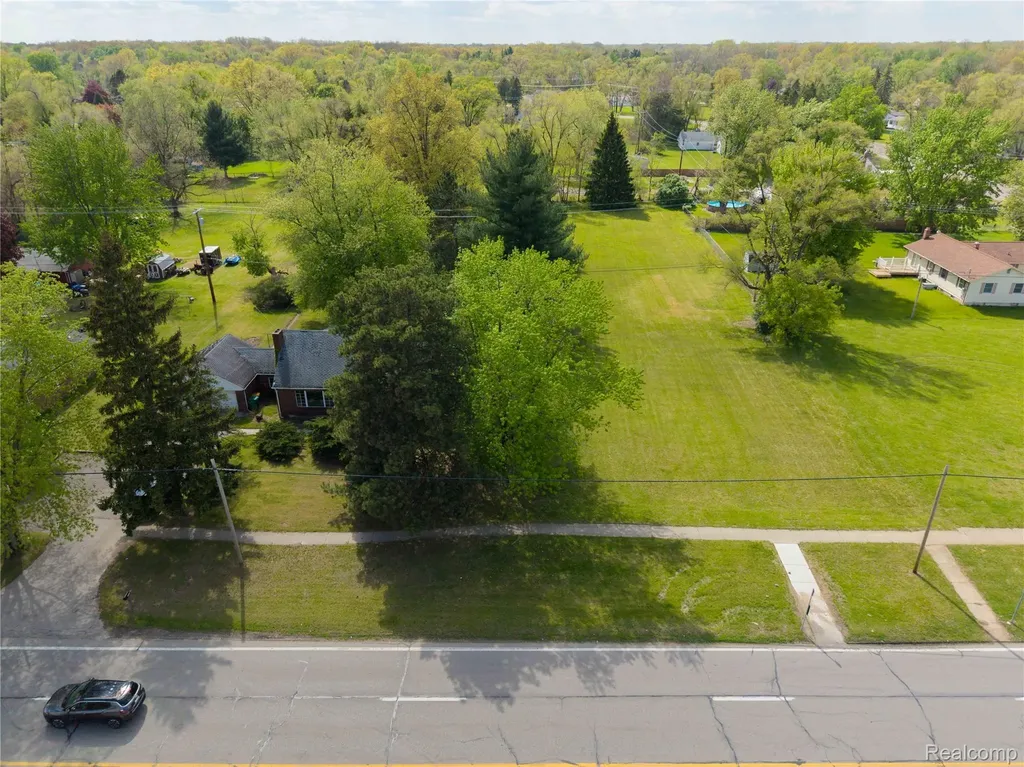 9282 Wayne Road Romulus City MI 48174