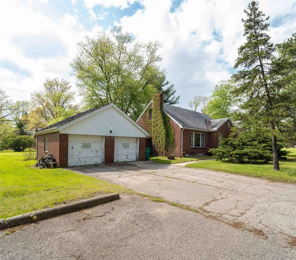 9282 Wayne Road Romulus City MI 48174