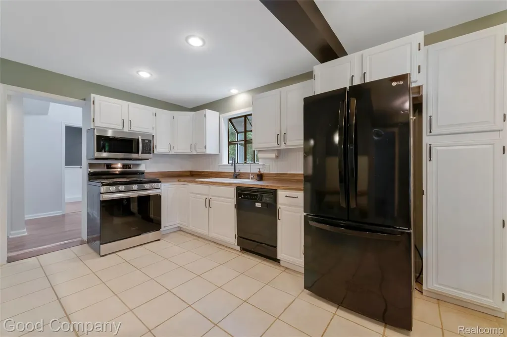 20335 Purlingbrook Street Livonia City MI 48152