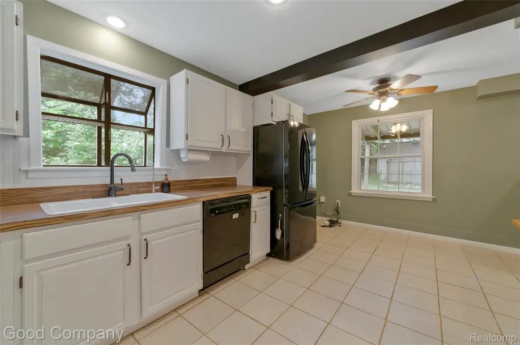20335 Purlingbrook Street Livonia City MI 48152
