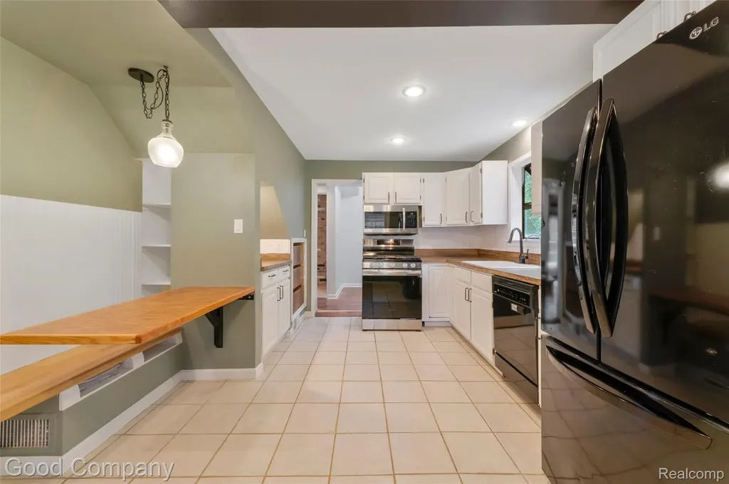 20335 Purlingbrook Street Livonia City MI 48152