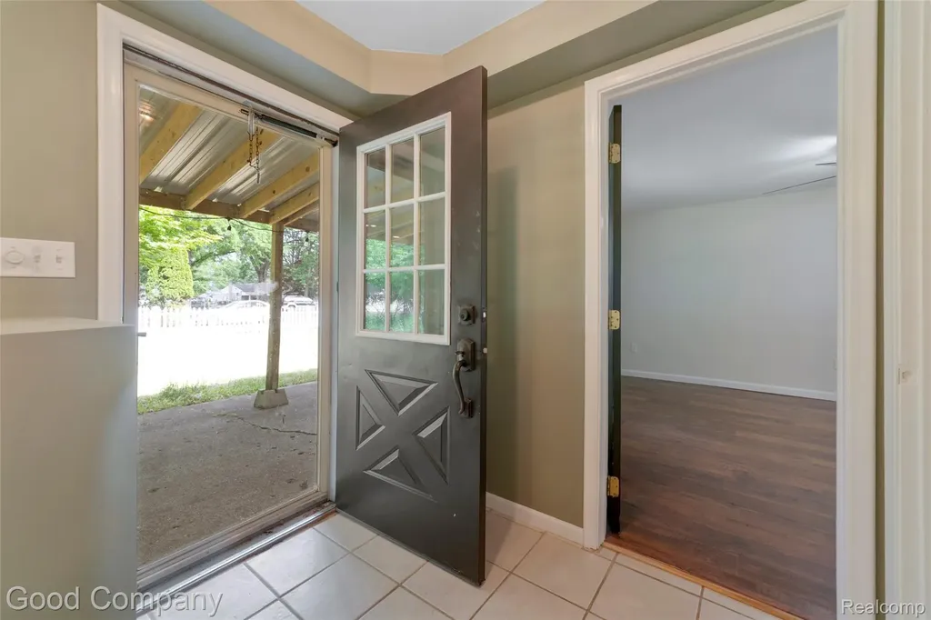 20335 Purlingbrook Street Livonia City MI 48152
