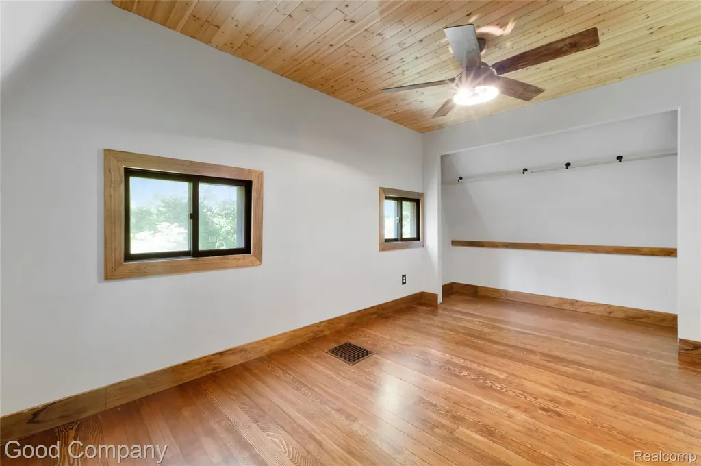 20335 Purlingbrook Street Livonia City MI 48152