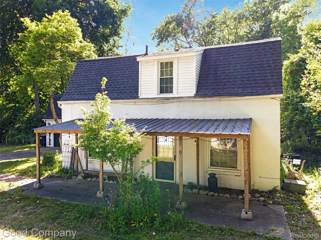 20335 Purlingbrook Street Livonia City MI 48152