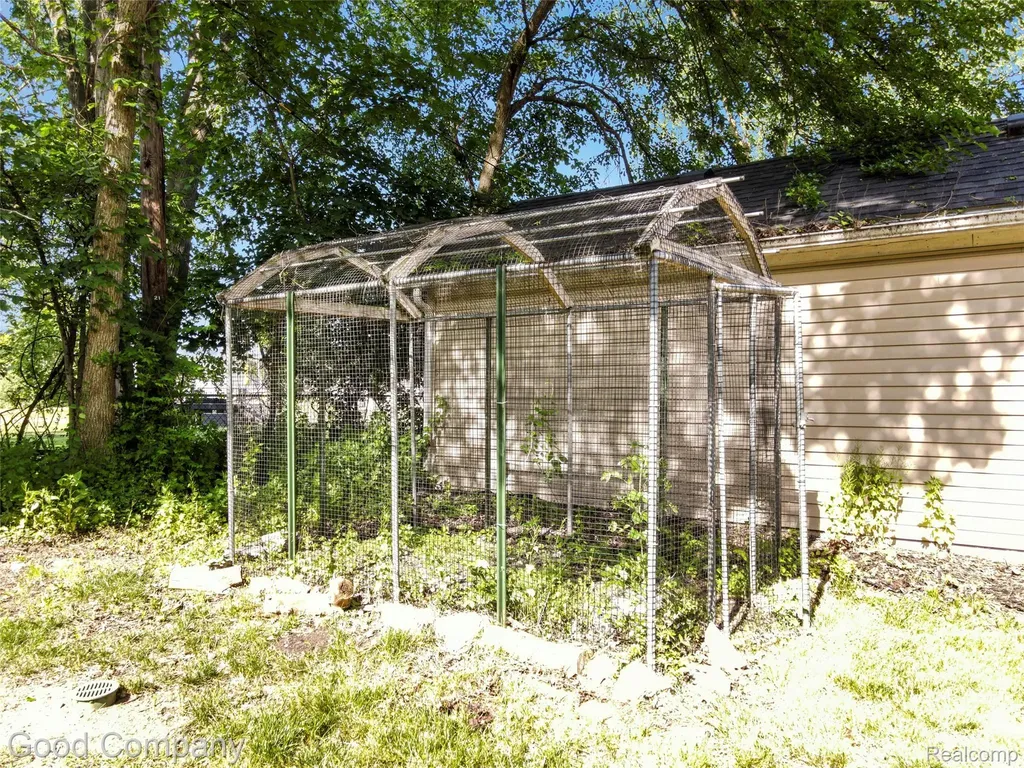 20335 Purlingbrook Street Livonia City MI 48152