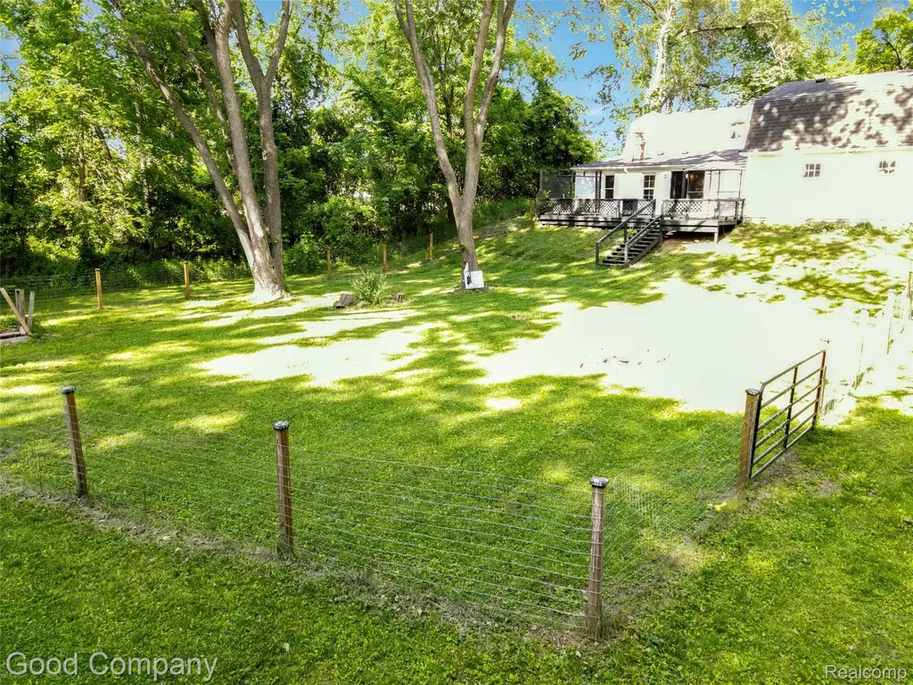 20335 Purlingbrook Street Livonia City MI 48152