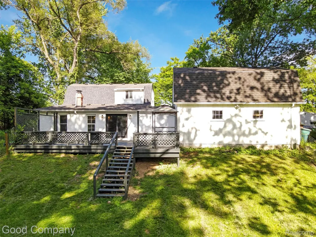 20335 Purlingbrook Street Livonia City MI 48152