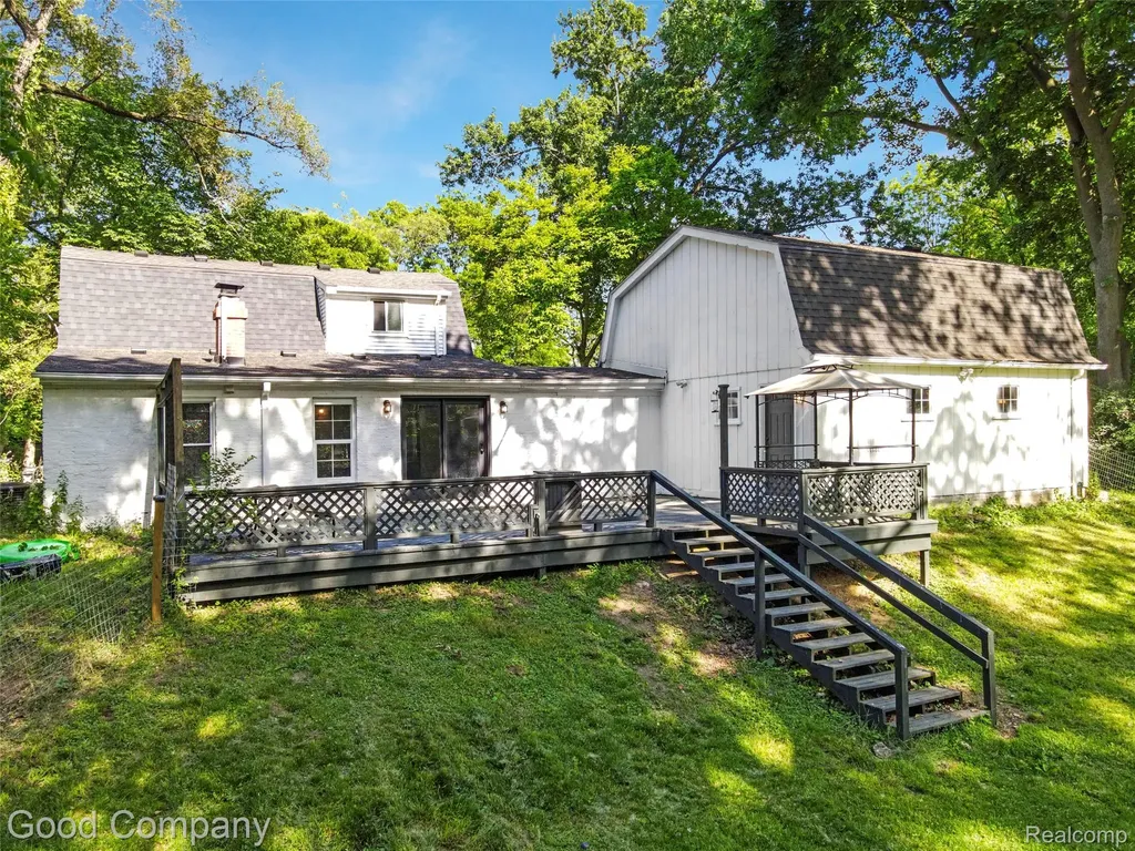 20335 Purlingbrook Street Livonia City MI 48152