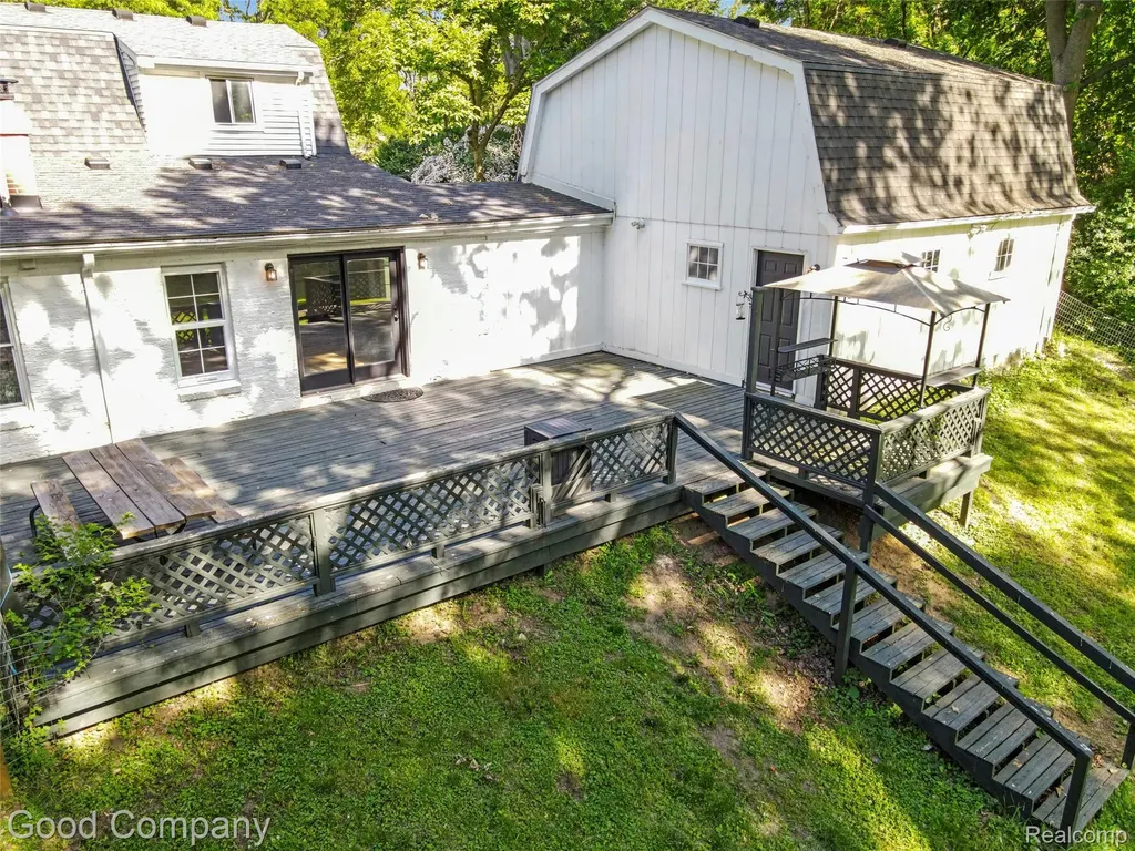 20335 Purlingbrook Street Livonia City MI 48152