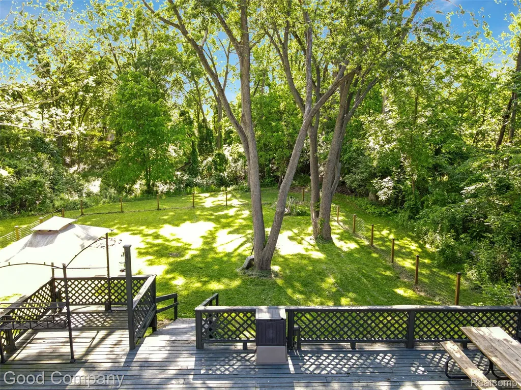 20335 Purlingbrook Street Livonia City MI 48152
