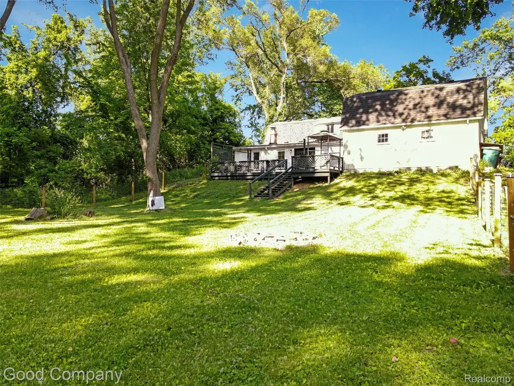 20335 Purlingbrook Street Livonia City MI 48152