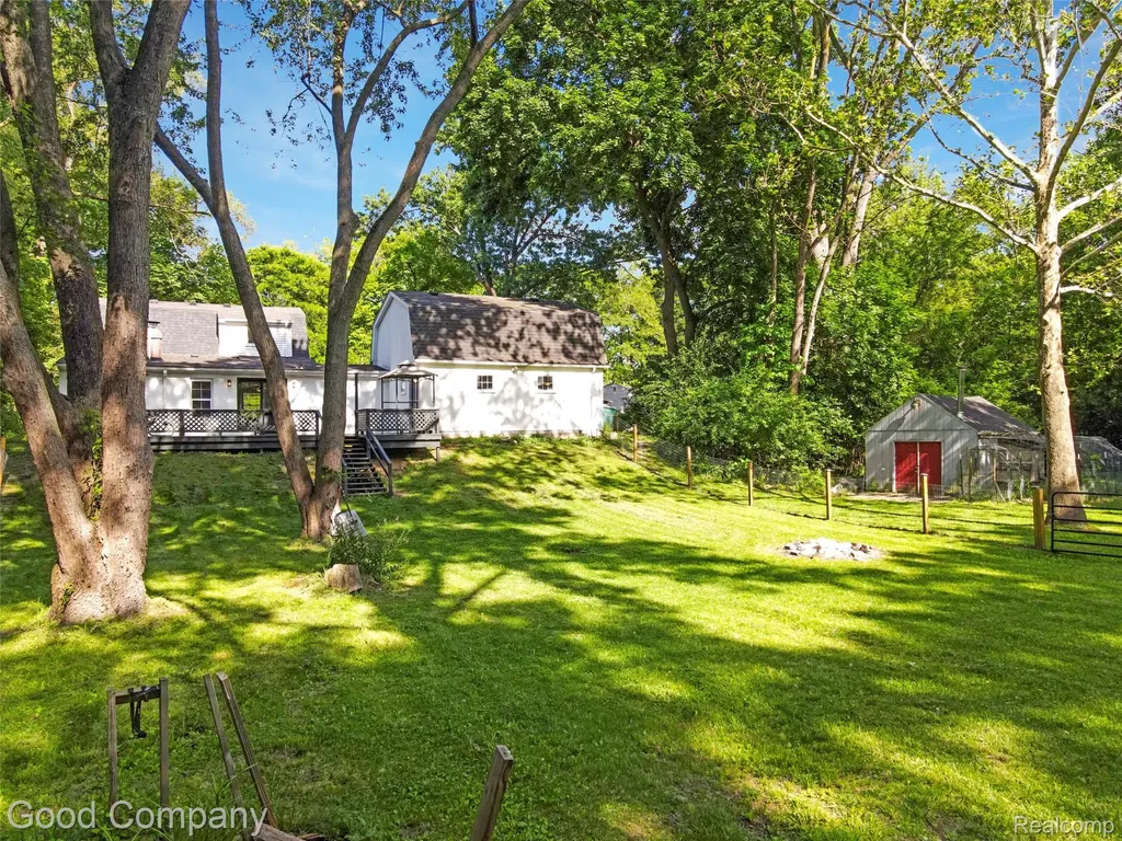 20335 Purlingbrook Street Livonia City MI 48152