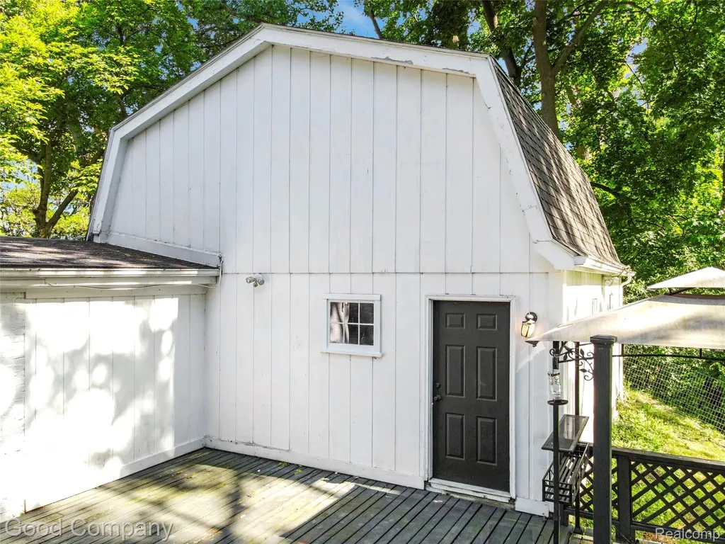 20335 Purlingbrook Street Livonia City MI 48152