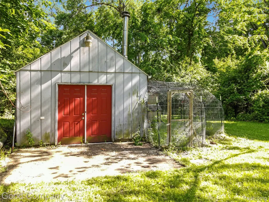 20335 Purlingbrook Street Livonia City MI 48152