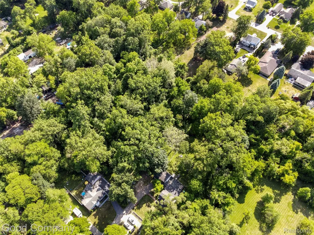 20335 Purlingbrook Street Livonia City MI 48152