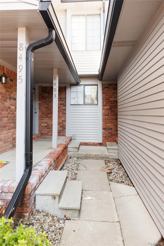 8493 Pepper Ridge Drive E Grand Blanc Charter Township MI 48439