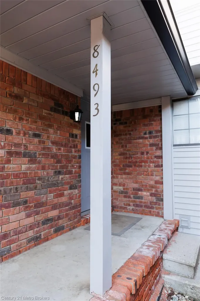 8493 Pepper Ridge Drive E Grand Blanc Charter Township MI 48439