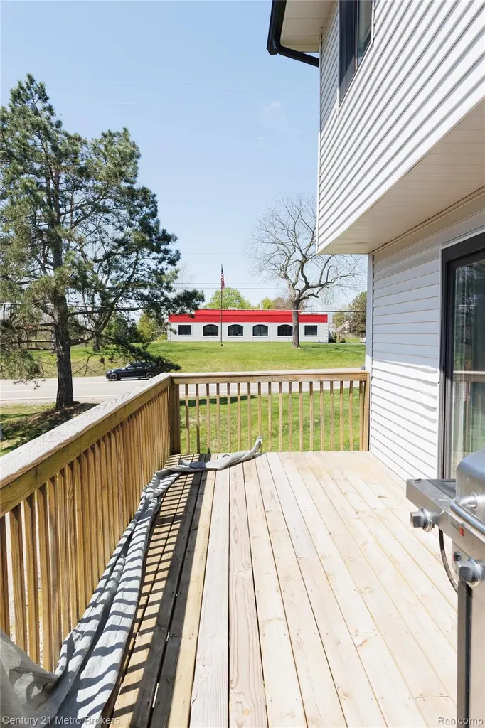 8493 Pepper Ridge Drive E Grand Blanc Charter Township MI 48439