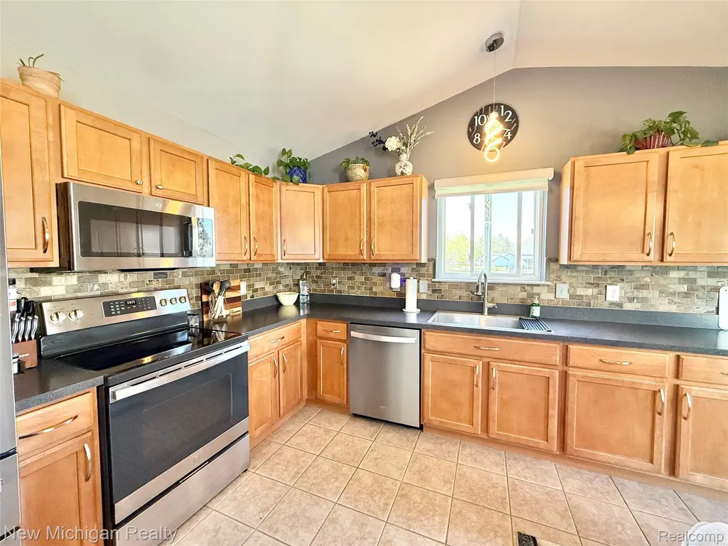 8205 Peninsula Circle Mundy Township MI 48439