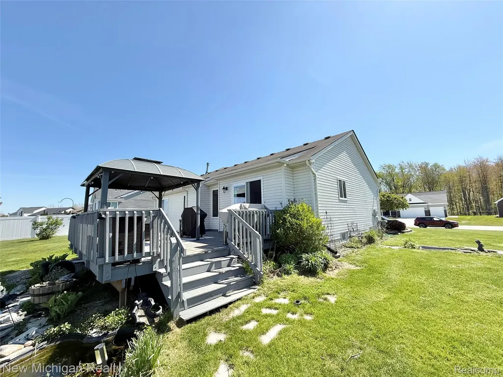8205 Peninsula Circle Mundy Township MI 48439