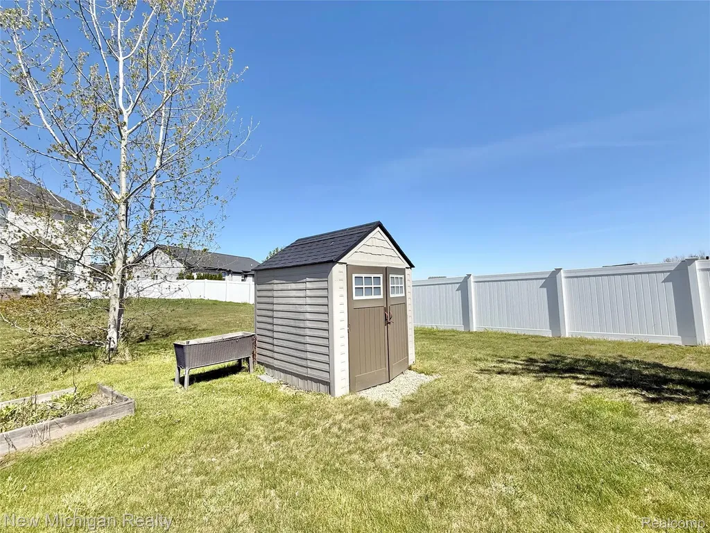 8205 Peninsula Circle Mundy Township MI 48439